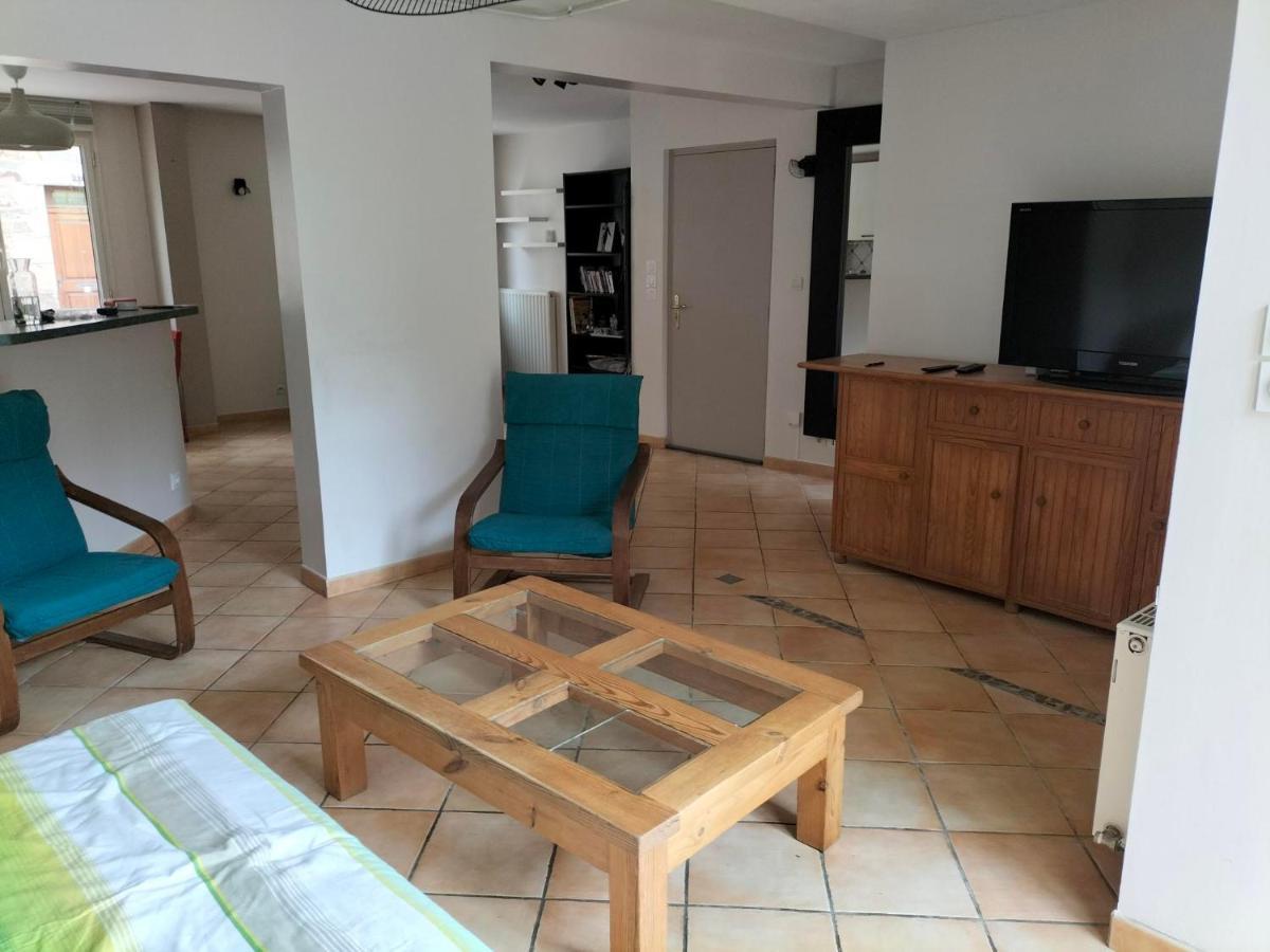 Appartement Au Centre Ville Avec Un Beau Jardin Prive Lannion Exteriör bild